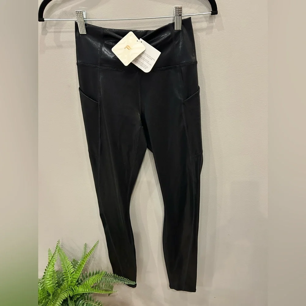 NWT 🍃 Fabletics Black Faux Leather Leggings Shiny Black Fog foil - size XS / 4 - Picture 4 of 12
